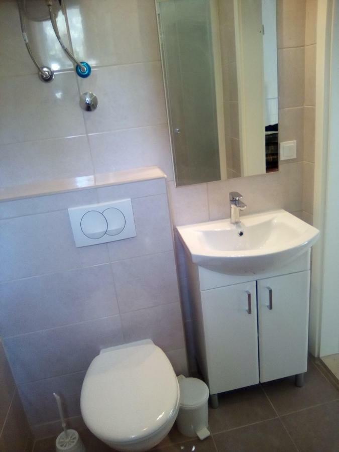 Marinja Studio Apartment Zuljana Bagian luar foto